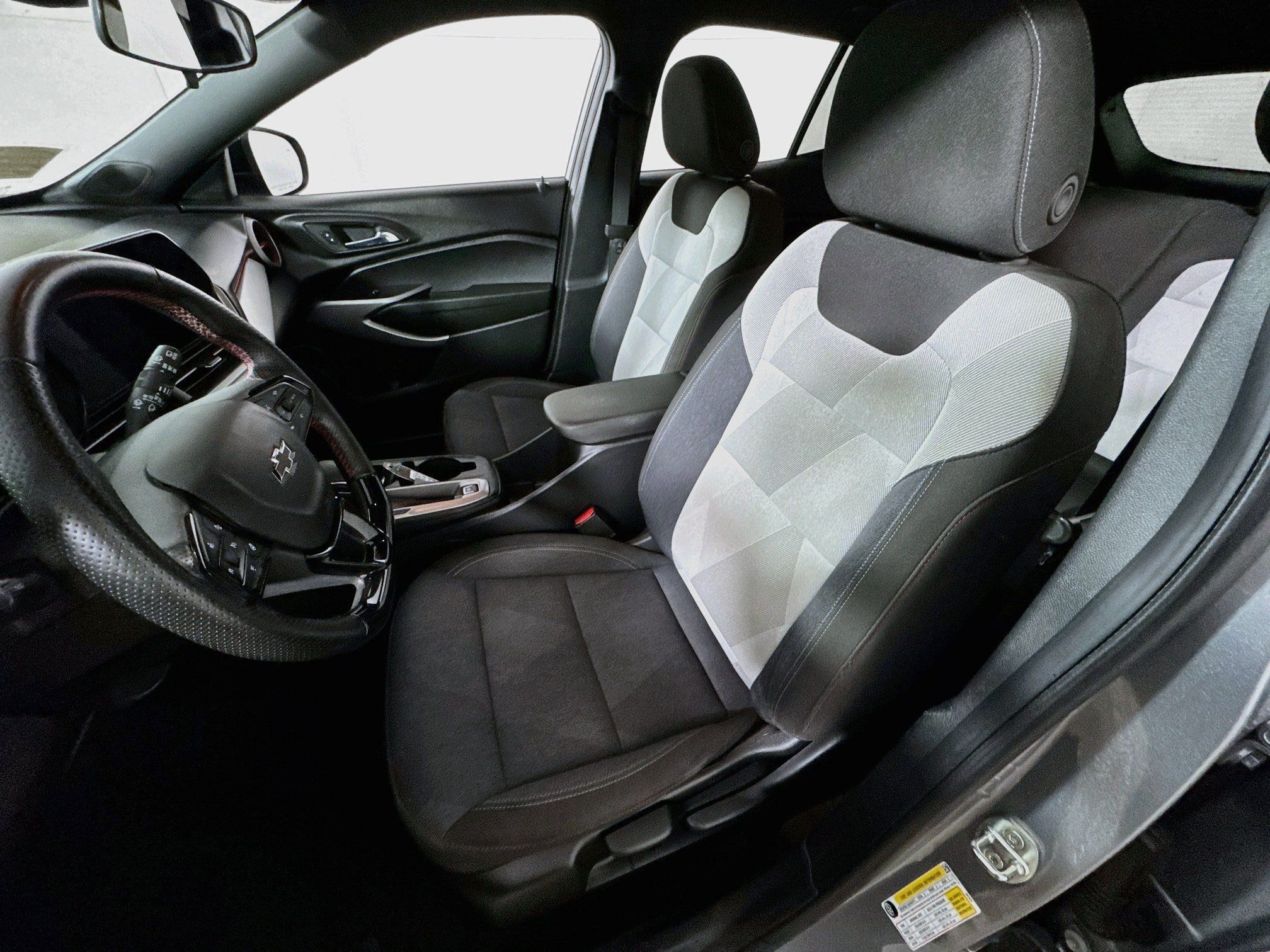 Used 2024 Chevrolet Trax RS FWD image 14