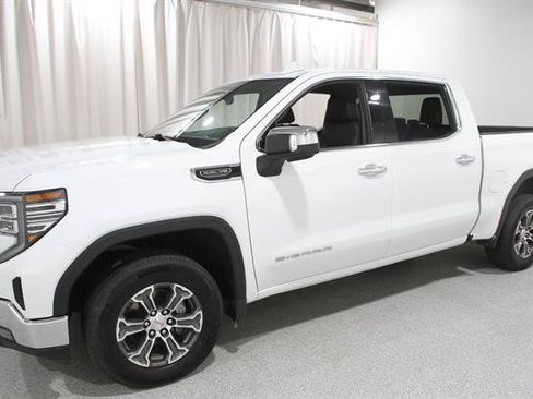 Used 2025 GMC Sierra 1500 SLT AWD/4WD image 3