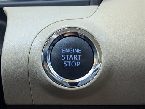 Used 2020 Toyota Avalon Limited image 30