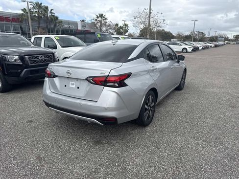 Used 2021 Nissan Versa SV image 4