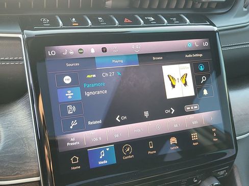 Used 2024 Jeep Grand Cherokee Limited w/ Black Appearance Package image 24