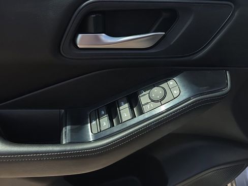 Used 2025 Nissan Rogue SV image 19