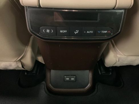 Used 2022 Toyota Highlander XLE image 28