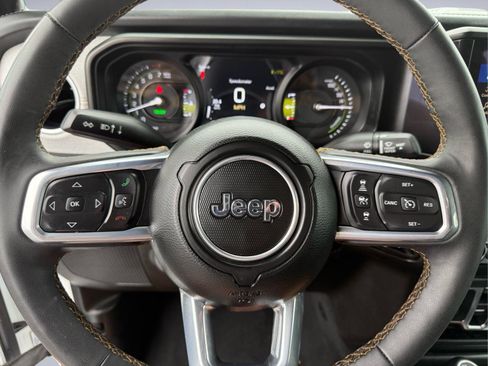 Used 2024 Jeep Wrangler Unlimited Sahara AWD/4WD image 37