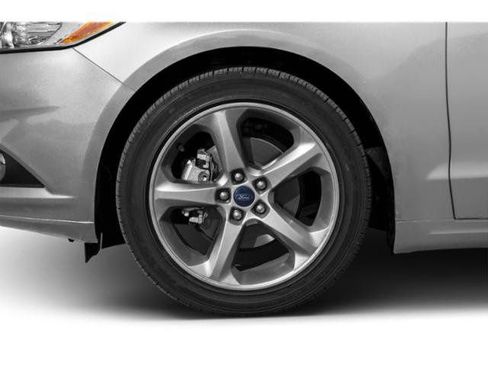 Used 2015 Ford Fusion SE w/ Equipment Group 202A FWD image 11