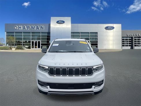 Used 2024 Jeep Wagoneer Series II image 2