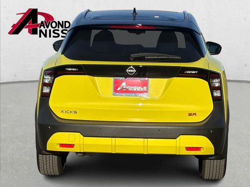 Used 2025 Nissan Kicks SR w/ SR Premium Package image 6