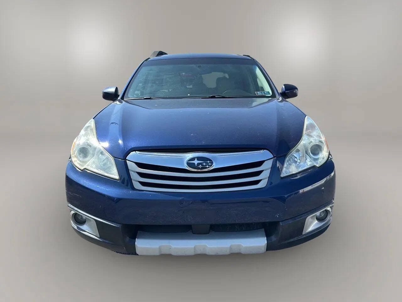 Used 2011 Subaru Outback 3.6R Limited AWD/4WD image 2