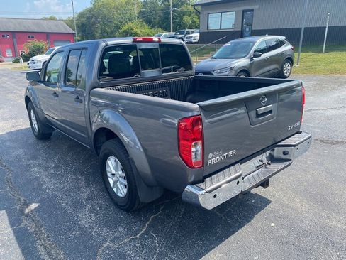Used 2019 Nissan Frontier SV image 2