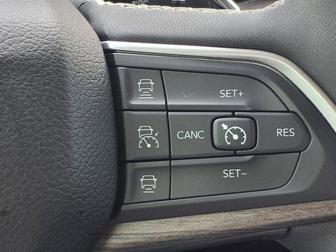 Used 2024 Jeep Grand Cherokee Limited w/ Black Appearance Package image 20