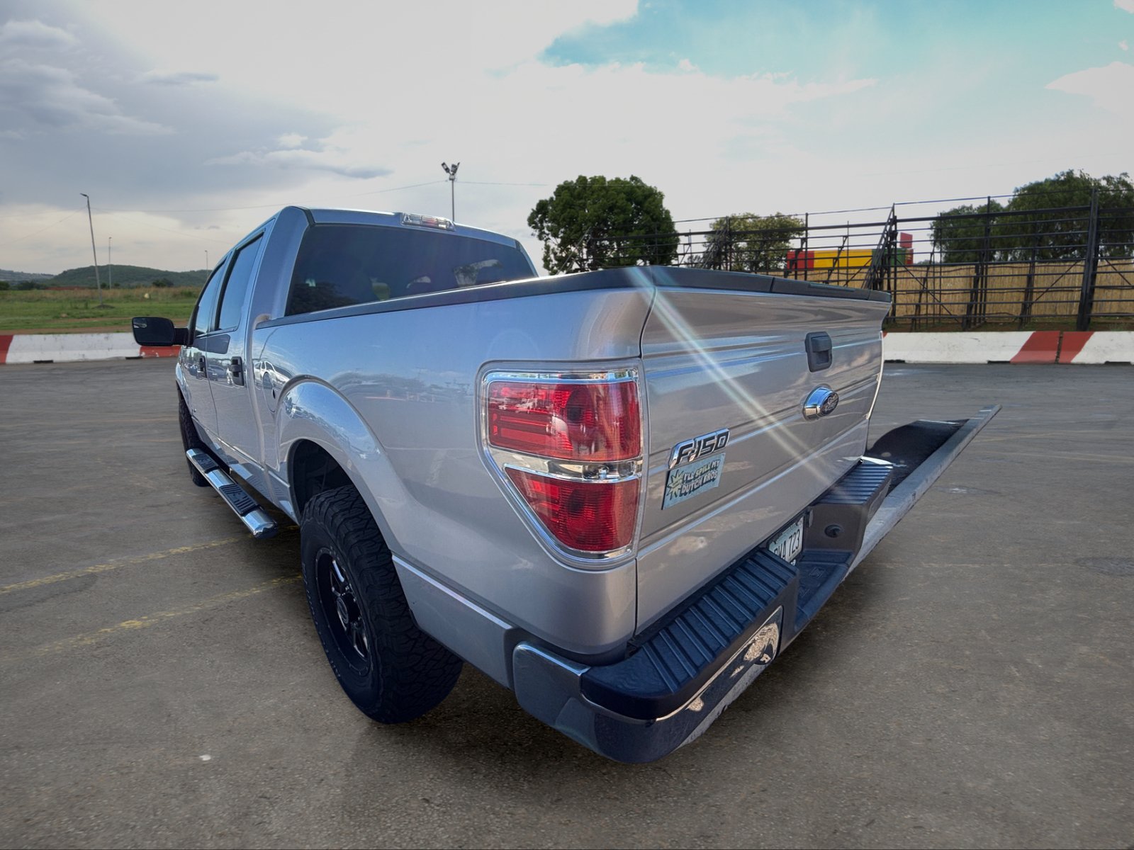 Used 2014 Ford F150 XLT w/ Equipment Group 301A Mid AWD/4WD image 4