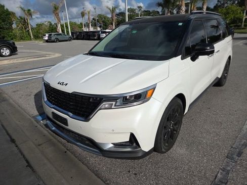 Used 2022 Kia Carnival SX FWD image 2