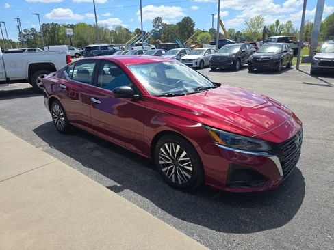 Used 2025 Nissan Altima 2.5 SV FWD image 7