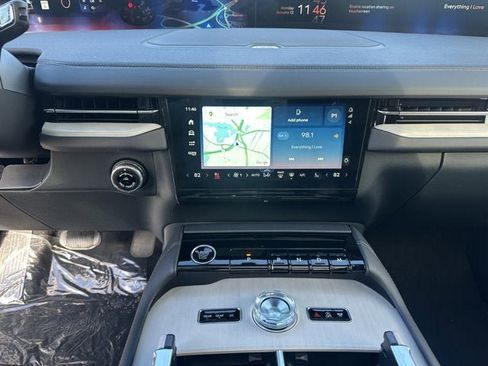 New 2026 Lincoln Navigator Reserve w/ Jet Appearance Package AWD/4WD image 16
