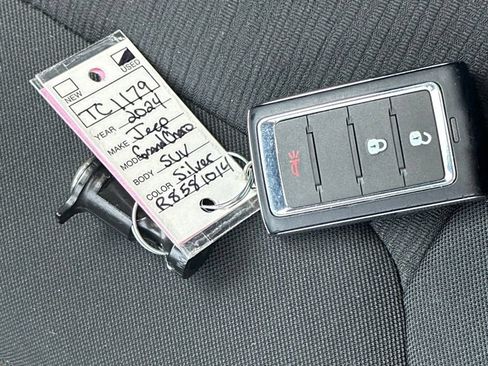 Used 2024 Jeep Grand Cherokee L Laredo AWD/4WD image 37