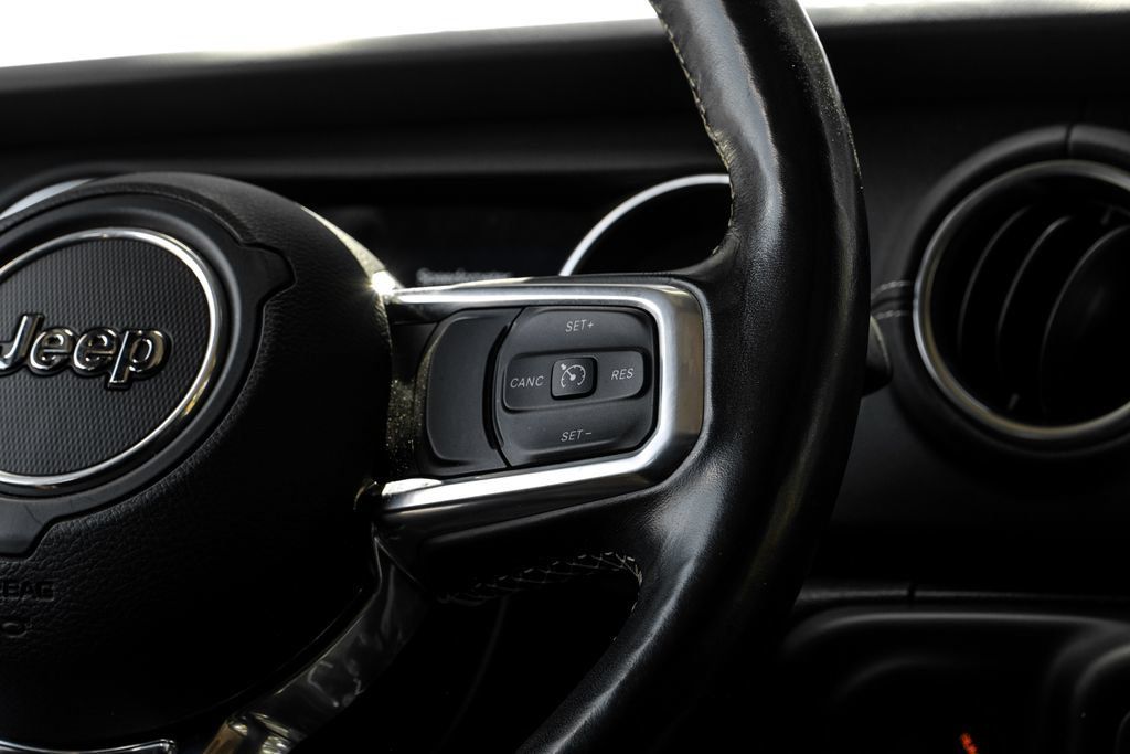 Used 2020 Jeep Wrangler Unlimited Sahara AWD/4WD image 27