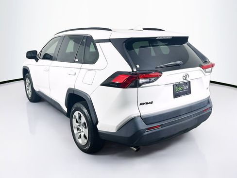 Used 2020 Toyota RAV4 LE FWD image 5