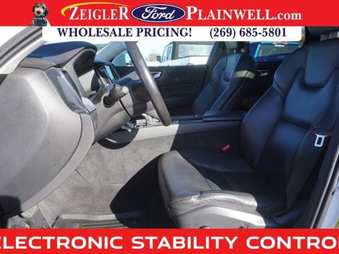 Used 2018 Volvo XC60 T6 Momentum w/ Advanced Package image 17