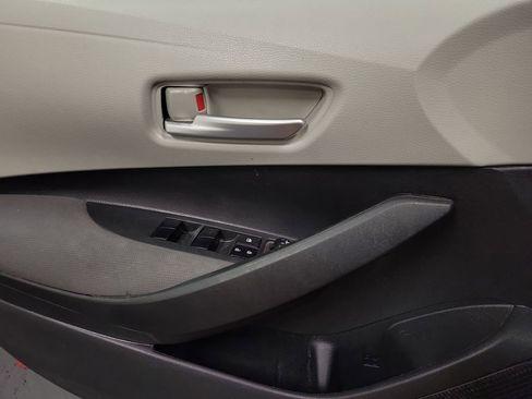 Used 2021 Toyota Corolla LE FWD image 18