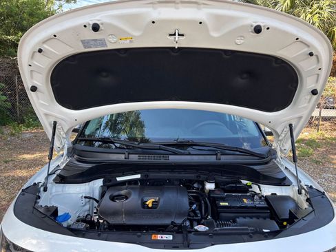 Used 2025 Kia Soul LX w/ LX Technology Package FWD image 31