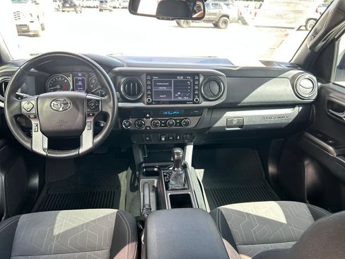 Certified 2022 Toyota Tacoma TRD Off-Road AWD/4WD image 13
