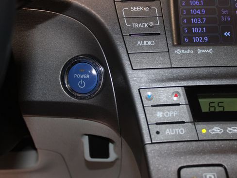 Used 2012 Toyota Prius Four FWD image 17