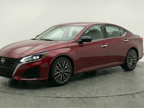 Used 2025 Nissan Altima 2.5 SV image 3