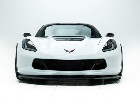 Used 2015 Chevrolet Corvette Z06 w/ 3LZ Preferred Equipment Group image 6