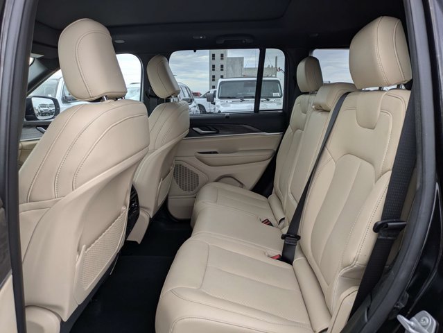 Certified 2025 Jeep Grand Cherokee Limited w/ Luxury Tech Group II AWD/4WD image 14