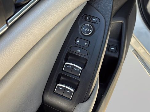 Used 2018 Honda Accord EX image 12