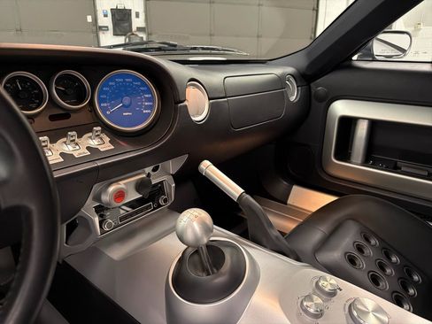 Used 2006 Ford GT RWD image 22