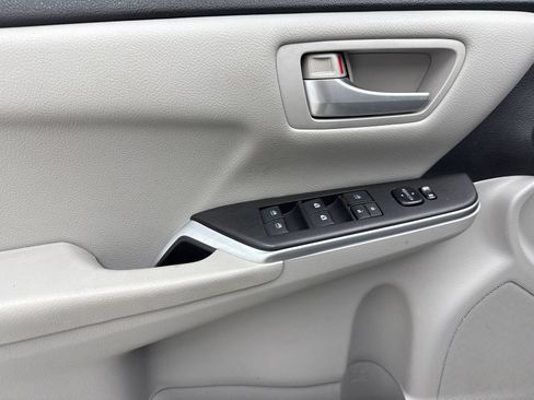 Used 2015 Toyota Camry LE FWD image 33