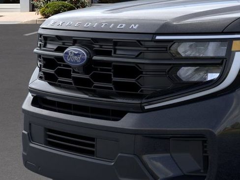 New 2025 Ford Expedition Active image 17