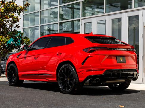 Used 2022 Lamborghini Urus AWD/4WD image 25