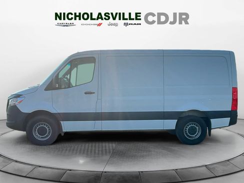 Used 2022 Mercedes-Benz Sprinter 1500 image 2