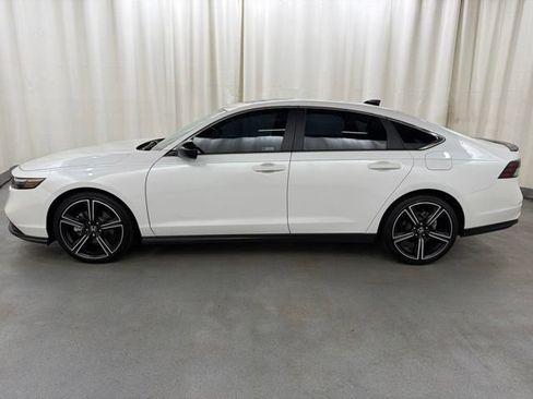 Used 2025 Honda Accord Sport image 3