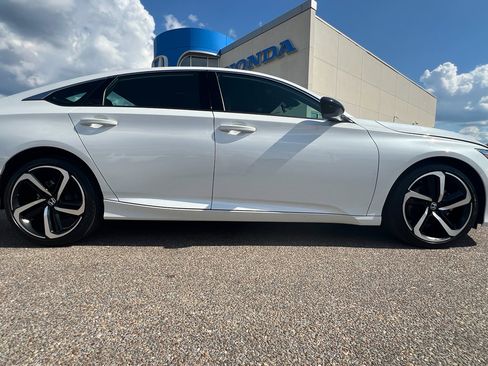 Used 2022 Honda Accord Sport image 8