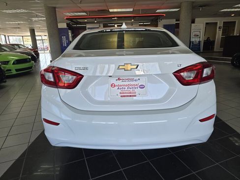 Used 2018 Chevrolet Cruze LT image 5