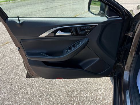 Used 2018 INFINITI QX30 Premium w/ Navigation Package image 12