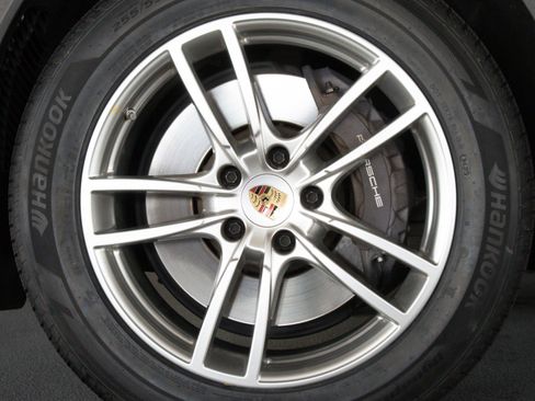 Certified 2024 Porsche Cayenne AWD/4WD image 13