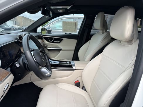 Used 2024 Mercedes-Benz GLC 300 4MATIC image 10