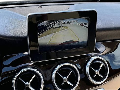 Used 2016 Mercedes-Benz GLA 250 image 27