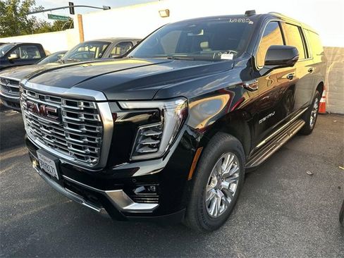 Used 2025 GMC Yukon XL Denali image 2