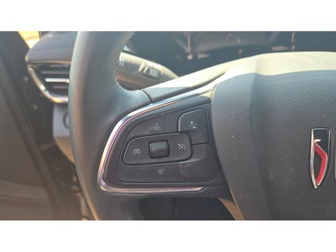 Used 2025 Buick Envista Sport Touring w/ Convenience II Package FWD image 21