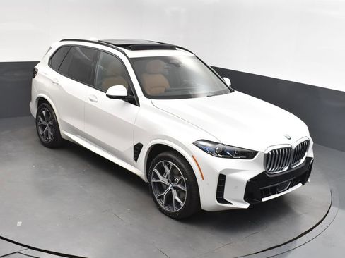 Certified 2026 BMW X5 xDrive40i w/ M Sport Package AWD/4WD image 36