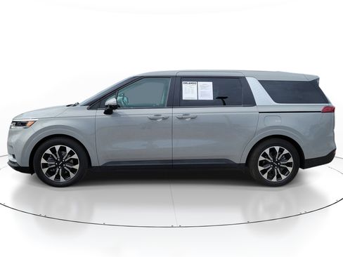 Used 2024 Kia Carnival EX FWD image 4