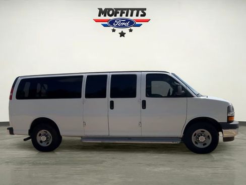 Used 2017 Chevrolet Express 3500 LT w/ LT Preferred Equipment Group RWD image 6
