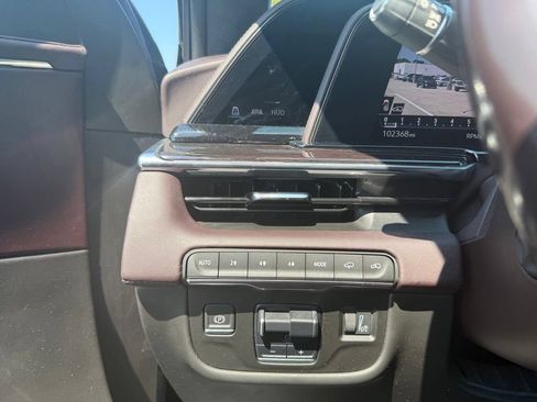 Used 2021 Cadillac Escalade Sport Platinum w/ LPO, ONYX Package AWD/4WD image 19