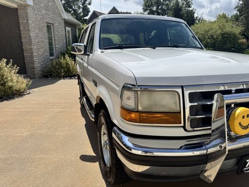 Used 1993 Ford Bronco XLT AWD/4WD image 34