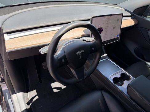 Used 2021 Tesla Model Y Long Range AWD/4WD image 3